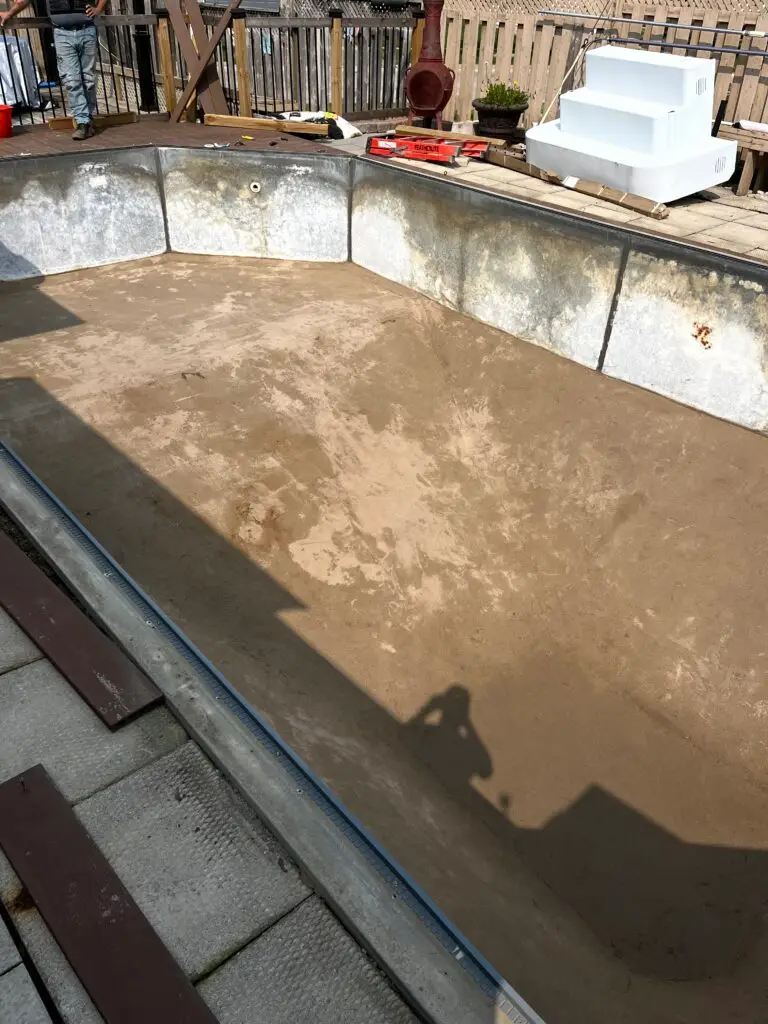 Pool liner installation and measuring for a sand bottom pool